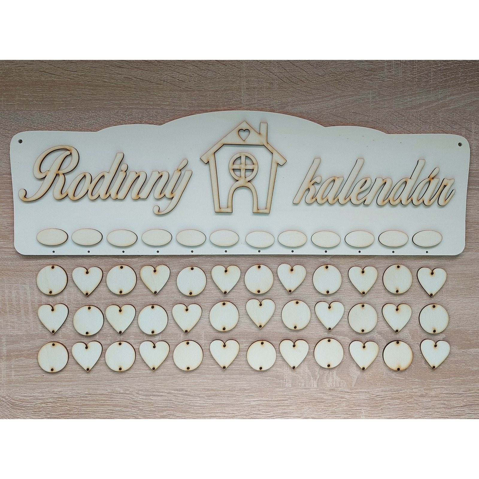 Familienkalender aus Holz Typ B mit Aufschrift "Rodinný kalendár" HAUS