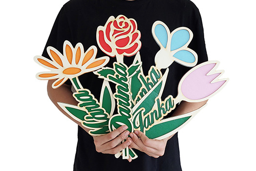 Holzblumen mit Namen: Ein originelles Geschenk für jeden Anlass